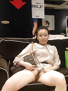 Raunchy chinese tarts are playing with their holes